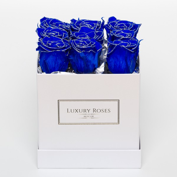 Букет 9 синих роз с блестками в белой коробке