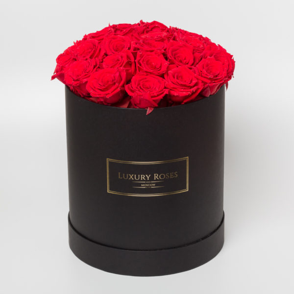 Букет 25 красных роз в шляпной черной коробке