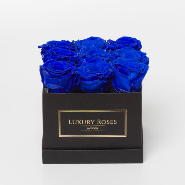 Букет 9 синих роз в квадратной черной коробке