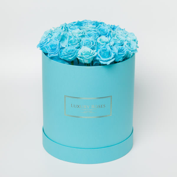 Букет из 31 розы цвета тиффани в шляпной тиффани коробке