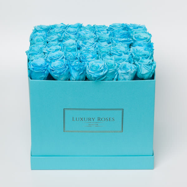 Букет 49 роз цвета тиффани в квадратной тиффани коробке