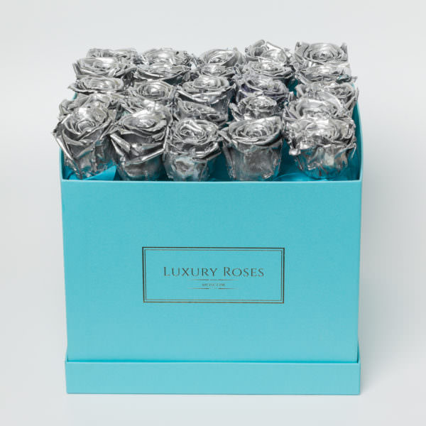 Букет 25 серебряных роз в квадратной коробке цвета тифани