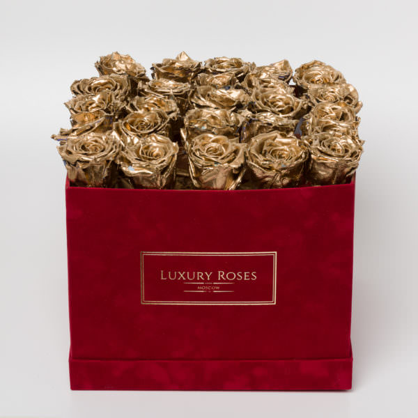 Букет 25 золотых роз в красной бархатной коробке