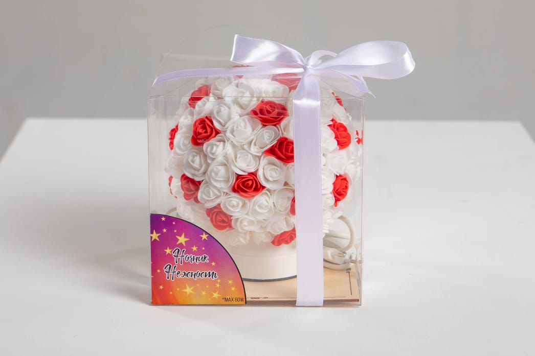 Светильник из роз Белый