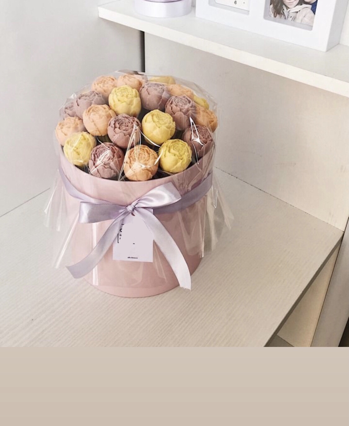 Коробка 25 шоколадных пионов