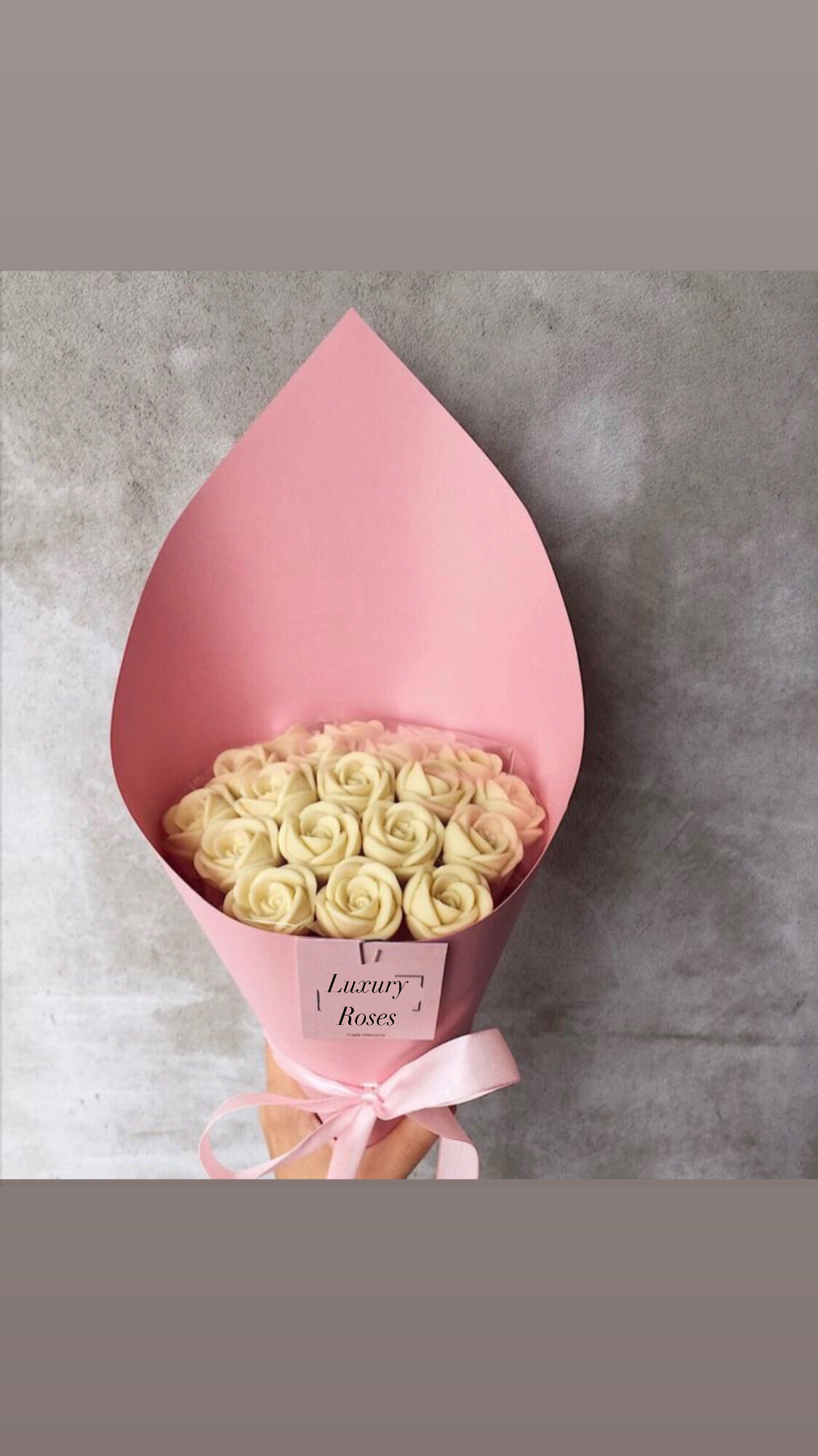 Букет 19 белых роз